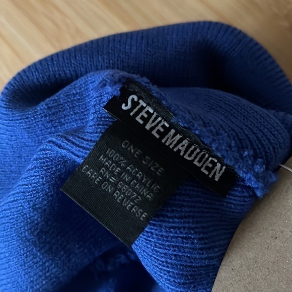 Brand New Steve Madden Blue Knit Beanie Hat w/ Rhinestone Beaded Heart - Picture 5 of 8